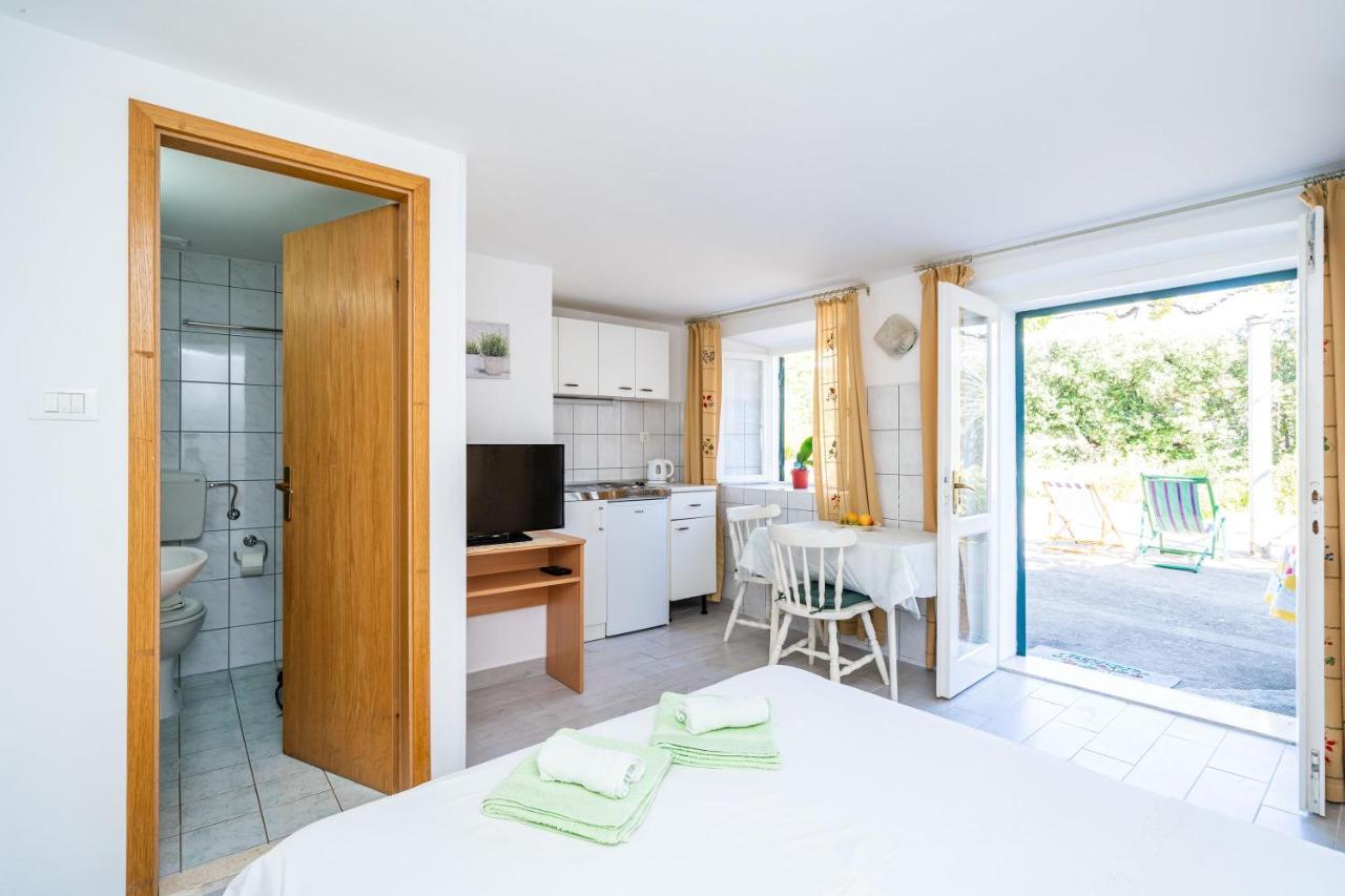 זאטון Apartments Lidija מראה חיצוני תמונה