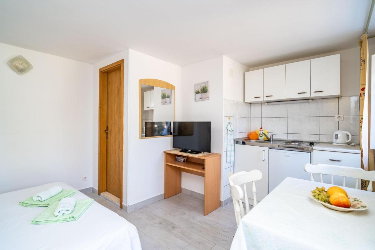 זאטון Apartments Lidija מראה חיצוני תמונה